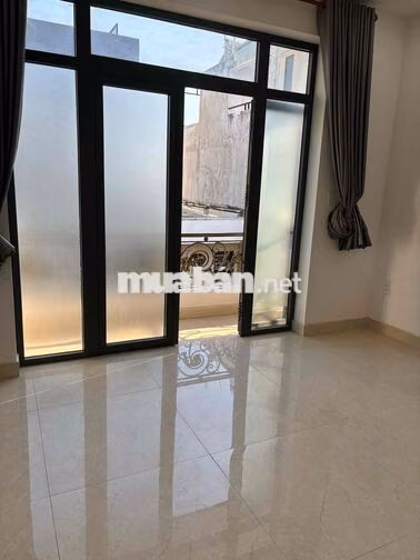 CHDV có ban công thoáng mát ở cạnh Chug cư 4s Linh Đông