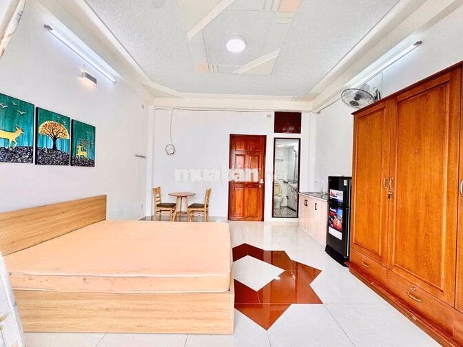 Cho Thuê Phòng Ban Công Siêu Thoáng Full Nội Thất Gần Đại Học Kinh Tế