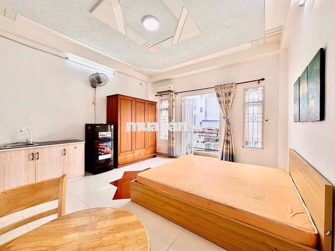 Cho Thuê Phòng Ban Công Siêu Thoáng Full Nội Thất Gần Đại Học Kinh Tế