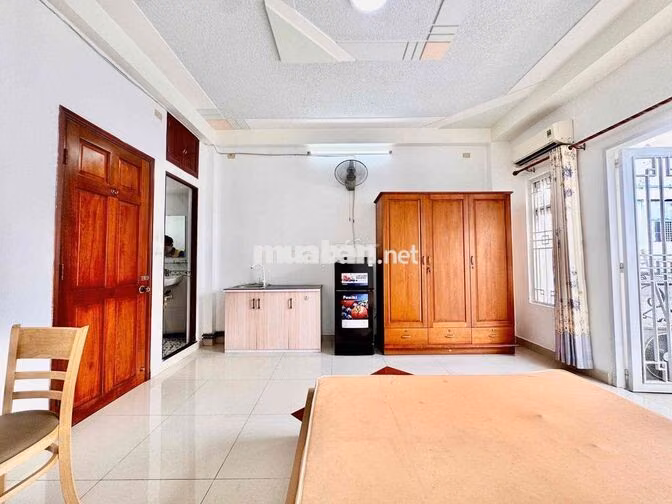Cho Thuê Phòng Ban Công Siêu Thoáng Full Nội Thất Gần Đại Học Kinh Tế