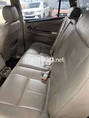 Toyota Innova AT Bạc Tự động 8 chỗ đời 2014
