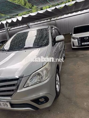 Toyota Innova AT Bạc Tự động 8 chỗ đời 2014