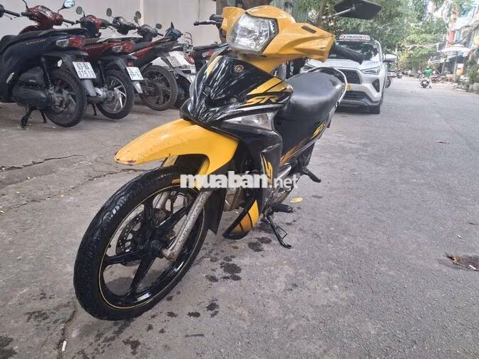 Yamaha Si (Sirius) Fi 2013 ng rin, có giao lưu xe