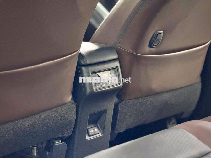 Toyota Innova Cross 2024 2.0L CVT Đồng Ánh Kim
