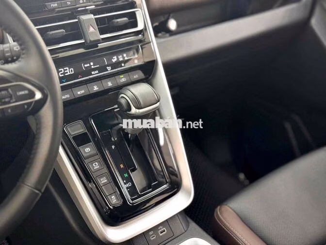 Toyota Innova Cross 2024 2.0L CVT Đồng Ánh Kim