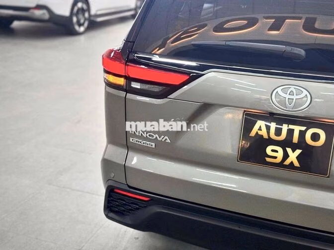 Toyota Innova Cross 2024 2.0L CVT Đồng Ánh Kim