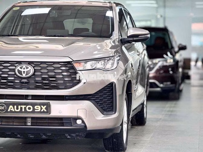 Toyota Innova Cross 2024 2.0L CVT Đồng Ánh Kim