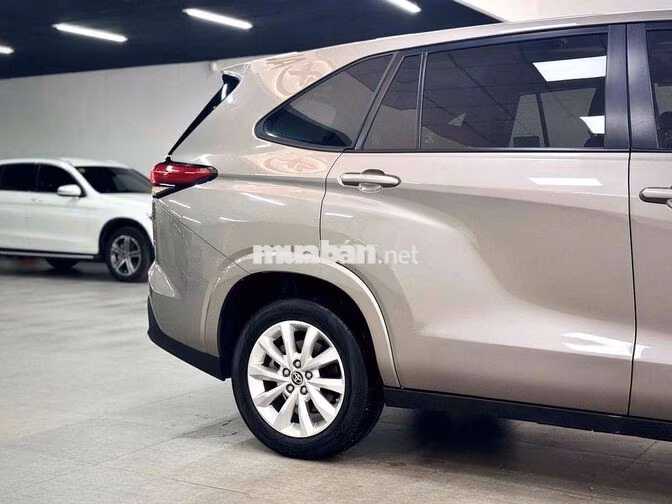 Toyota Innova Cross 2024 2.0L CVT Đồng Ánh Kim