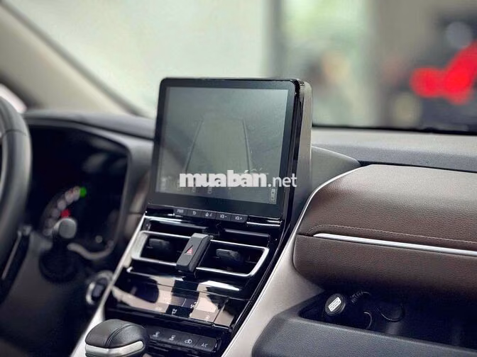 Toyota Innova Cross 2024 2.0L CVT Đồng Ánh Kim