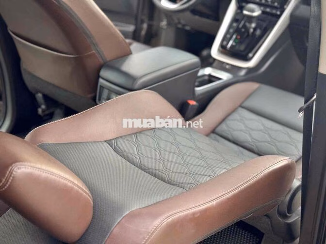 Toyota Innova Cross 2024 2.0L CVT Đồng Ánh Kim