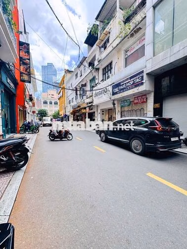 MT NGUYỄN THIỆP P.BẾN NGHÉ Q1 , DT : 350M2 , NGANG 4M5 , CÓ 4 TẦNG