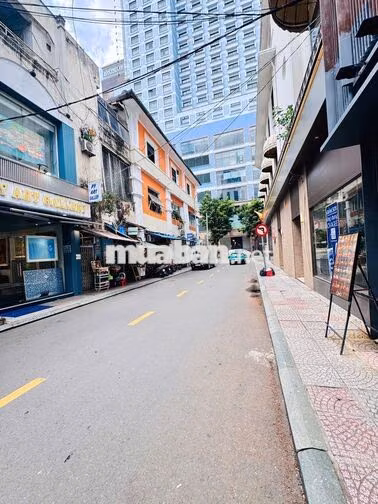 MT NGUYỄN THIỆP P.BẾN NGHÉ Q1 , DT : 350M2 , NGANG 4M5 , CÓ 4 TẦNG