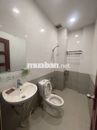 - Quận 7 - Tách Bếp - Full NT - Phòng Rộng - Cửa Sổ Trời - Thoáng Mát