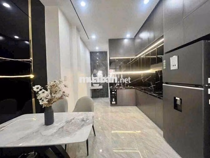 Cho thuê nhà 3 tầng mặt tiền Huỳnh Ngọc Huệ , Thanh Khê