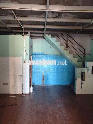 Xưởng 6x30m có đúc lững phía sau hẻm xe tải 5 tấn Thái Thị Giữ