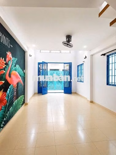 Cho thuê nhà hxh góc Nguyễn kiệm 5x15m 2 lầu 4pn giá 22 triệu TL 