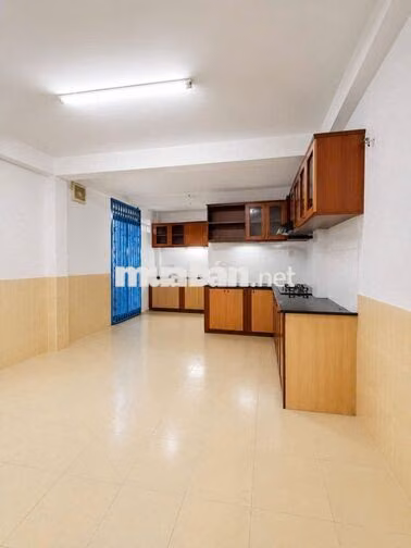 Cho thuê nhà hxh góc Nguyễn kiệm 5x15m 2 lầu 4pn giá 22 triệu TL 