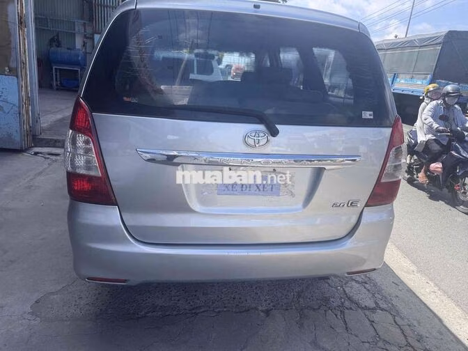 Toyota Innova 2.0E Số sàn Bạc 8 chỗ