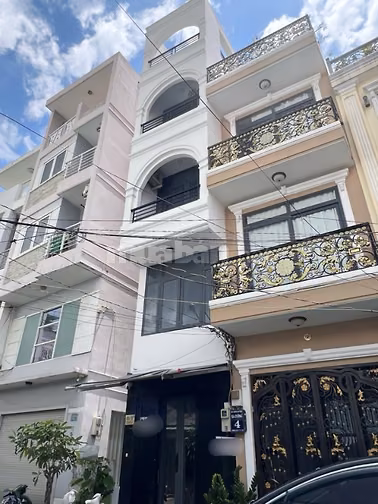 Bán nhà Bến Văn Đồn - Vĩnh Hội Q4 - hẻm Ô tô 5 tầng- 3 P.Ngủ - 27m²