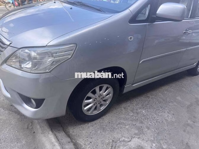 Toyota Innova 2.0E Số sàn Bạc 8 chỗ