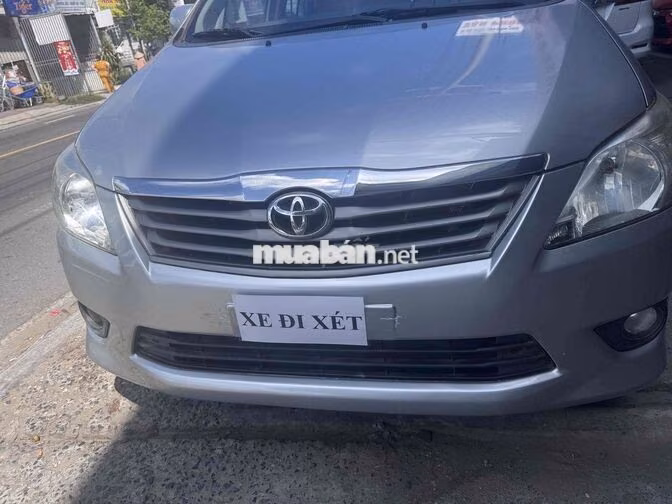 Toyota Innova 2.0E Số sàn Bạc 8 chỗ