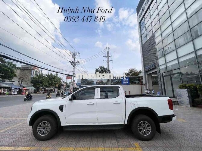 Ford Ranger XLS 4x2 AT 2025 Trắng 11.000 km