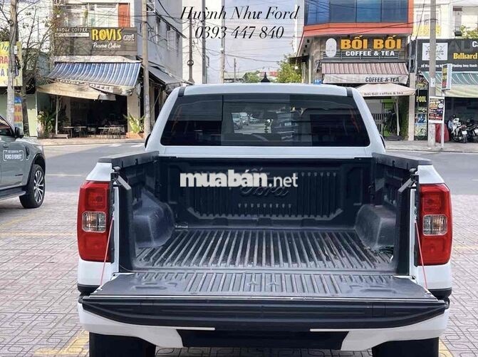 Ford Ranger XLS 4x2 AT 2025 Trắng 11.000 km