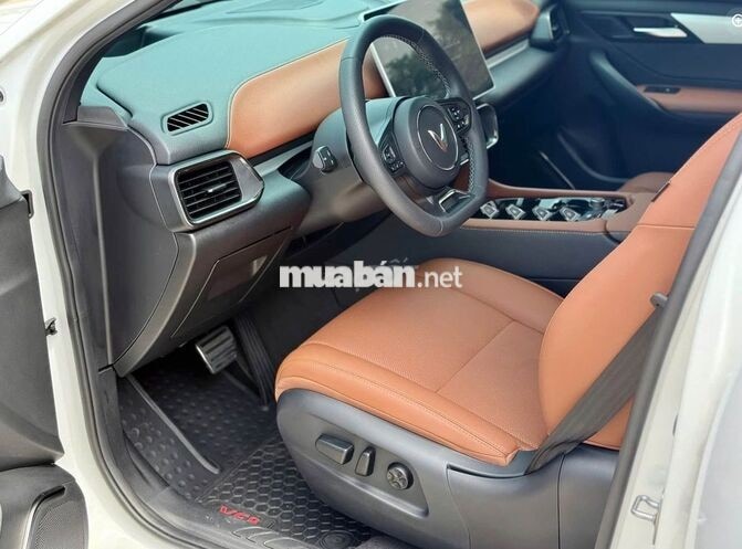 Thanh lý VinFast VF 8 Plus 2025 Trắng Mỹ 20.000KM