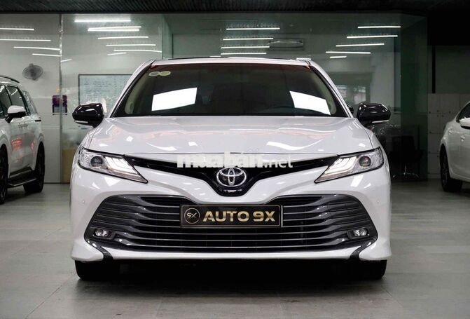 Toyota Camry 2.5Q 2020 Trắng Ngọc Trai 20000 km