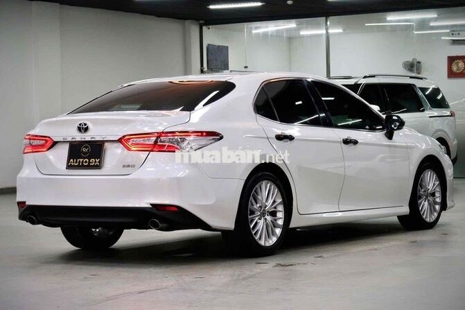 Toyota Camry 2.5Q 2020 Trắng Ngọc Trai 20000 km