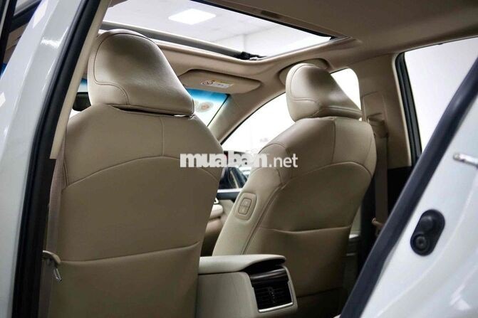 Toyota Camry 2.5Q 2020 Trắng Ngọc Trai 20000 km