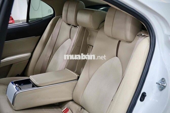 Toyota Camry 2.5Q 2020 Trắng Ngọc Trai 20000 km