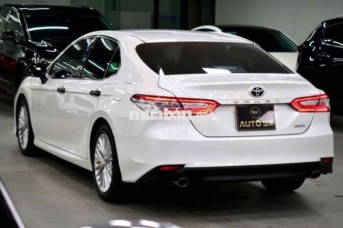 Toyota Camry 2.5Q 2020 Trắng Ngọc Trai 20000 km