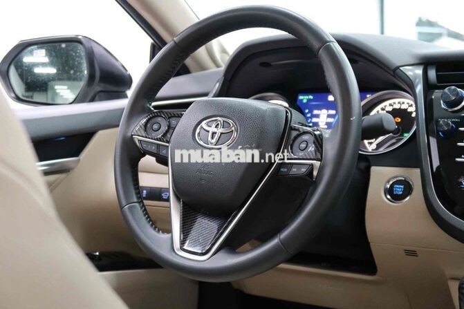 Toyota Camry 2.5Q 2020 Trắng Ngọc Trai 20000 km