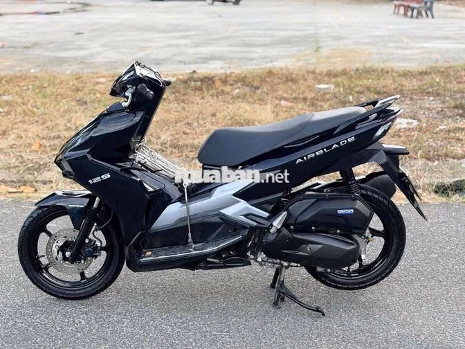 📌AB 4Val đời  2025 Đen bóng 4000 km như mới
