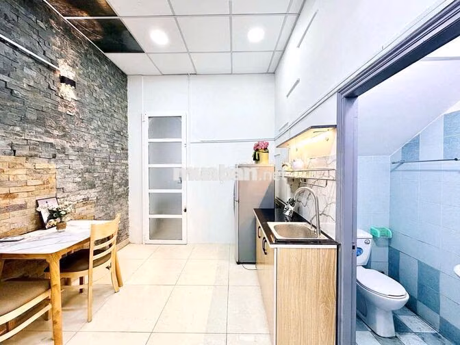 2PN FULL NỘI THẤT NGAY NGUYỄN GIA TRÍ GẦN UTH - HUTECH - HỒNG BÀNG