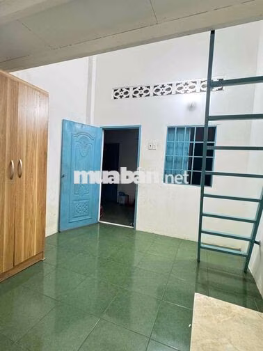 PHÒNG CÓ GÁC - SẴN MÁY LẠNH - TỦ ĐỒ