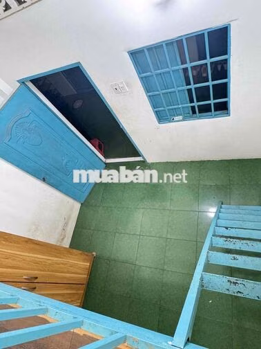 PHÒNG CÓ GÁC - SẴN MÁY LẠNH - TỦ ĐỒ