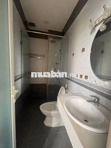 Cho thuê nhà 12 triệu 4 phòng ngủ 5 vệ sinh đường 6m thông