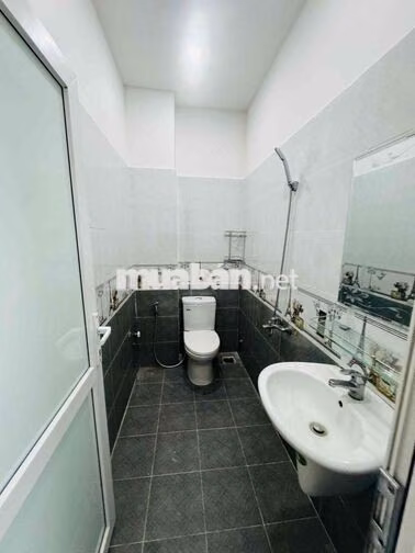 NHÀ 2 LẦU SÂN XE HƠI TX25 MỚI ĐẸP GIÁ 11 TRIỆU