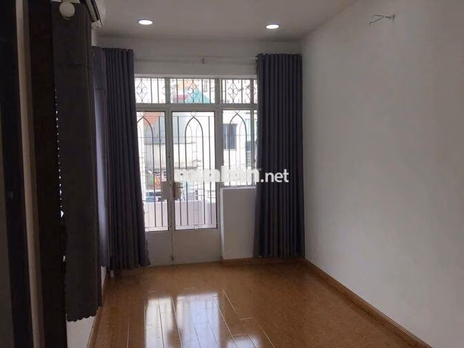 cho thuê nhà căn góc 2,8x14 tr 2 lầu 3pn 3vs Võ Văn Kiệt Q1