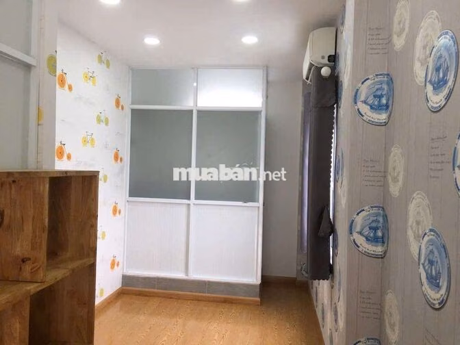 cho thuê nhà căn góc 2,8x14 tr 2 lầu 3pn 3vs Võ Văn Kiệt Q1