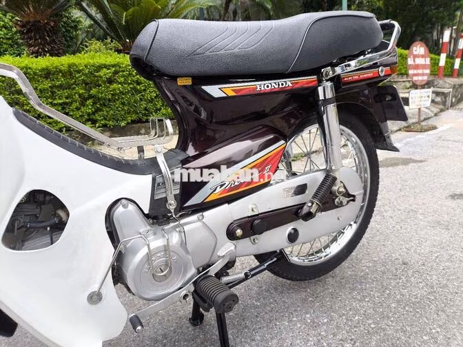 Honda Dream II Nâu Xăng