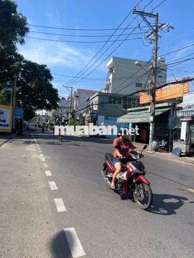 Bán nhà mặt tiền đường Phú Châu gần bv Thủ Đức.