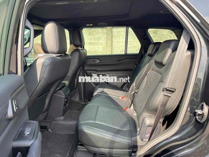 Ford Everest Titanium 2024 7 chỗ Đen
