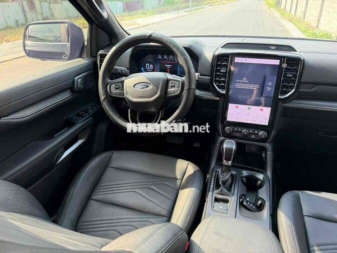 Ford Everest Titanium 2024 7 chỗ Đen