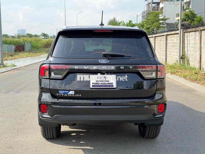 Ford Everest Titanium 2024 7 chỗ Đen