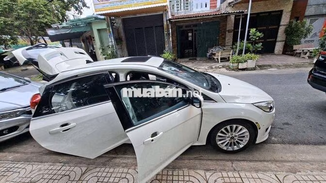 Ford Focus 2019 Sports cao cấp Trắng