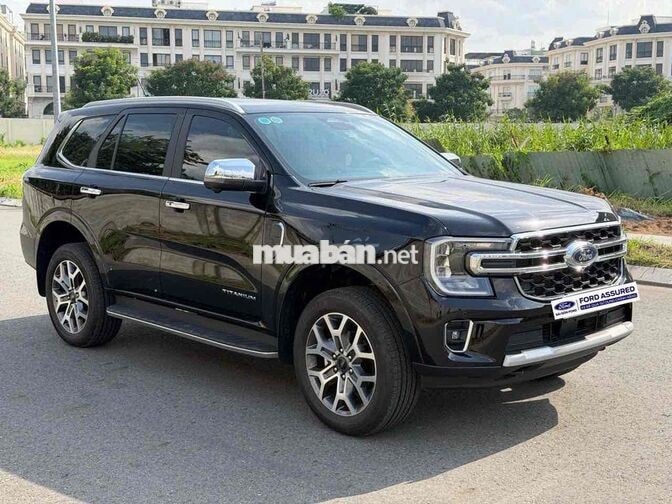 Ford Everest Titanium 2024 7 chỗ Đen