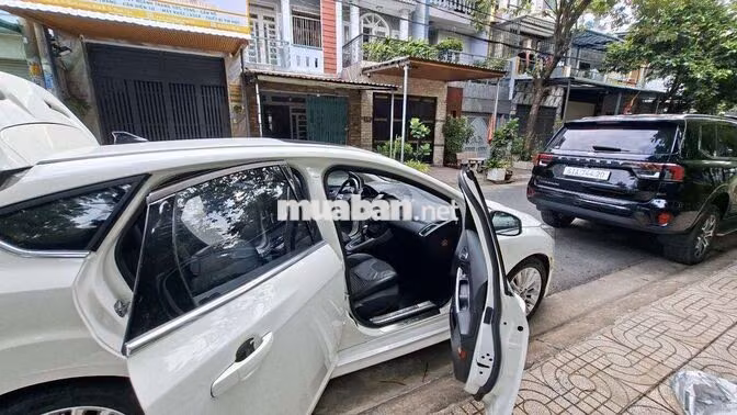 Ford Focus 2019 Sports cao cấp Trắng